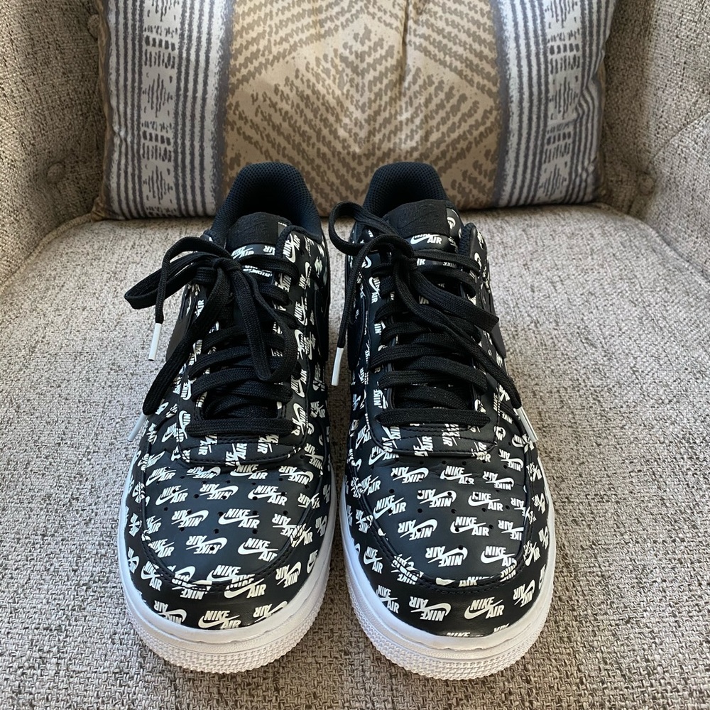 Nike Air Force One low “all over” logo black
